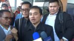 Roy Suryo menjalani sidang perdana praperadilan di Pengadilan Negeri Jakarta Selatan dengan menggugat prosedur penggeledahan yang dilakukan penyidik dalam perkara dugaan ijazah Presiden ke-7 RI Joko Widodo.