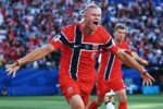 Erling Haaland mencuri perhatian pada debut Piala Dunia 2026 setelah mencetak dua gol dan membawa Norwegia menang telak 4-1 atas Irak di laga pembuka Grup I.