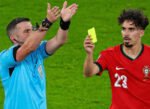 Wasit yang bertugas di Piala Dunia berpeluang meraih penghasilan hingga Rp1,6 miliar, dengan bonus tambahan bagi mereka yang dipercaya memimpin laga-laga penentuan.