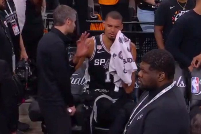 Game 1 Final NBA 2026 berlangsung keras dengan insiden cedera Victor Wembanyama dan Jalen Brunson, namun bintang Spurs tetap memilih melanjutkan pertandingan.