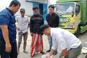 BULOG menarik beras bantuan pangan yang dikeluhkan di sejumlah desa di Bangkalan sebelum disalurkan kepada warga dan menyiapkan stok pengganti yang memenuhi standar kualitas.