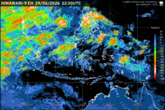 Prakiraan cuaca Indonesia 30 Juni 2026 menunjukkan sebagian besar ibu kota provinsi berpotensi mengalami hujan ringan hingga hujan disertai petir, sementara beberapa wilayah diprediksi berawan dan cerah berawan.