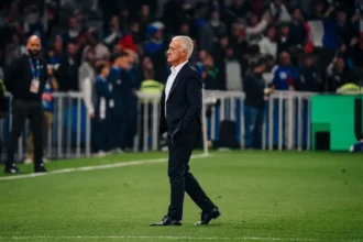 Didier Deschamps meninggalkan Piala Dunia 2026 setelah kabar duka meninggalnya ibunda sang pelatih Timnas Prancis.