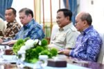 Presiden Prabowo Subianto menggelar pertemuan dengan pimpinan Bank Himbara, pejabat ekonomi, dan sejumlah menteri di Istana Kepresidenan Jakarta untuk membahas isu strategis sektor keuangan dan pembangunan nasional.