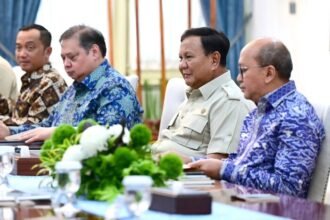 Presiden Prabowo Subianto menggelar pertemuan dengan pimpinan Bank Himbara, pejabat ekonomi, dan sejumlah menteri di Istana Kepresidenan Jakarta untuk membahas isu strategis sektor keuangan dan pembangunan nasional.