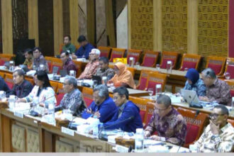 Komisi X DPR RI mengingatkan perguruan tinggi agar tidak hanya mengejar peningkatan jumlah mahasiswa, tetapi juga menjaga kualitas layanan pendidikan dan kedekatan dengan mahasiswa. Keterangan Foto: Anggota Komisi X DPR RI Ferdiansyah saat menyampaikan