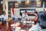 Mensos Saifullah Yusuf menegaskan bantuan sosial tetap disalurkan penuh kepada masyarakat meski pemerintah menjalankan kebijakan efisiensi anggaran pada 2026.