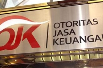 OJK menempatkan delapan penyelenggara pinjaman daring dalam pengawasan khusus akibat persoalan permodalan dan tingginya risiko kredit bermasalah.
