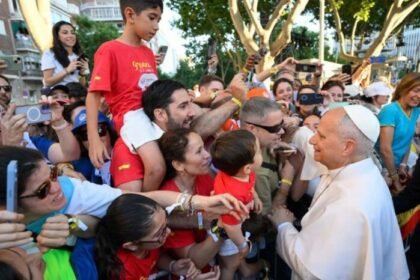 Paus Leo XIV memberikan respons diplomatis saat ditanya mengenai pilihan antara Real Madrid dan Barcelona dalam rivalitas sepak bola terbesar di Spanyol.