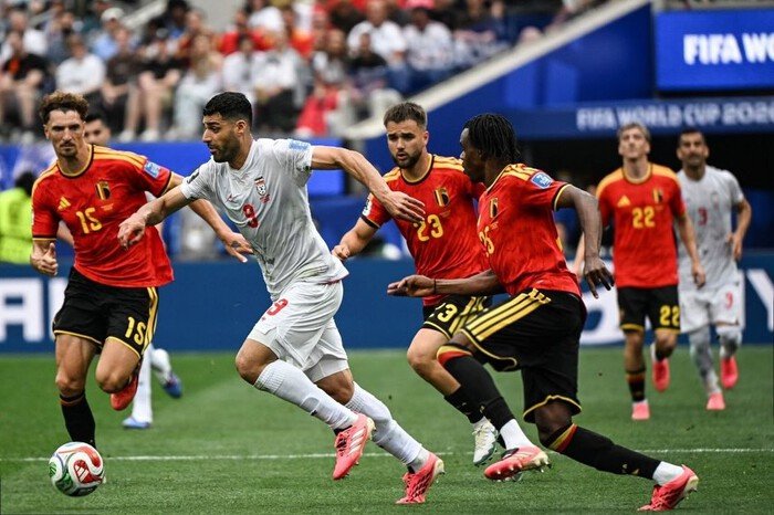 Iran kehilangan peluang emas mengalahkan Belgia setelah gol Mehdi Taremi dianulir karena offside yang sangat tipis. Hasil imbang tetap menjaga peluang Iran lolos ke babak 32 besar Piala Dunia 2026.