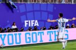 Lionel Messi merayakan salah satu golnya saat membawa Argentina menang 3-0 atas Aljazair di Piala Dunia 2026, meski aksinya juga memicu kontroversi terkait keputusan wasit.