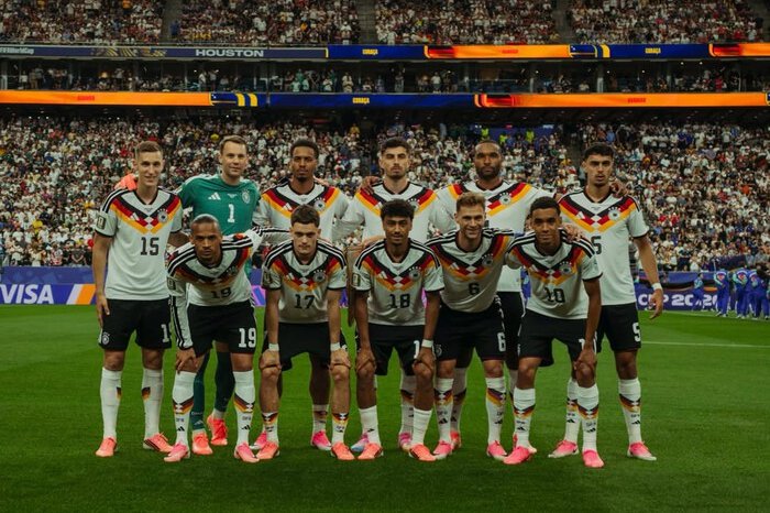 Persaingan Piala Dunia 2026 mulai memanas setelah seluruh pertandingan matchday pertama fase grup selesai digelar dengan Jerman, Argentina, Prancis, dan Inggris menunjukkan performa menjanjikan menuju babak 32 besar.