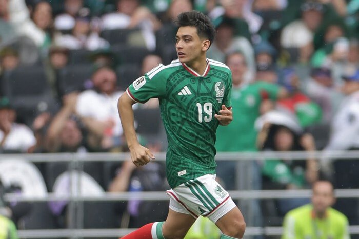 Gilberto Mora mencetak sejarah sebagai pemain termuda Meksiko yang tampil di Piala Dunia setelah memecahkan rekor yang bertahan selama 96 tahun. (Foto: @miseleccionmx)