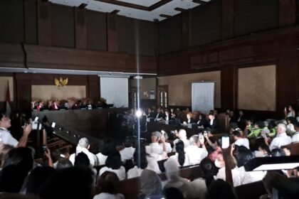 Aliran Listrik Padam Saat Nadiem Makarim Bersiap Bacakan Pembelaan di Sidang Chromebook
