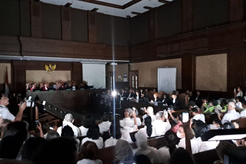 Aliran Listrik Padam Saat Nadiem Makarim Bersiap Bacakan Pembelaan di Sidang Chromebook
