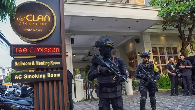 Polri Ancam Jerat Penghalang Penggeledahan Kafe di Cipete