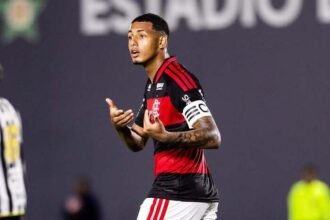 Manchester City mengajukan tawaran sekitar 8,5 juta poundsterling atau sekitar Rp187 miliar untuk merekrut bek muda Flamengo, Joao Victor.