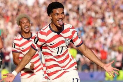 Amerika Serikat melangkah ke babak 16 besar Piala Dunia 2026 setelah mengalahkan Bosnia dan Herzegovina 2-0 meski bermain dengan 10 pemain sejak menit ke-64.