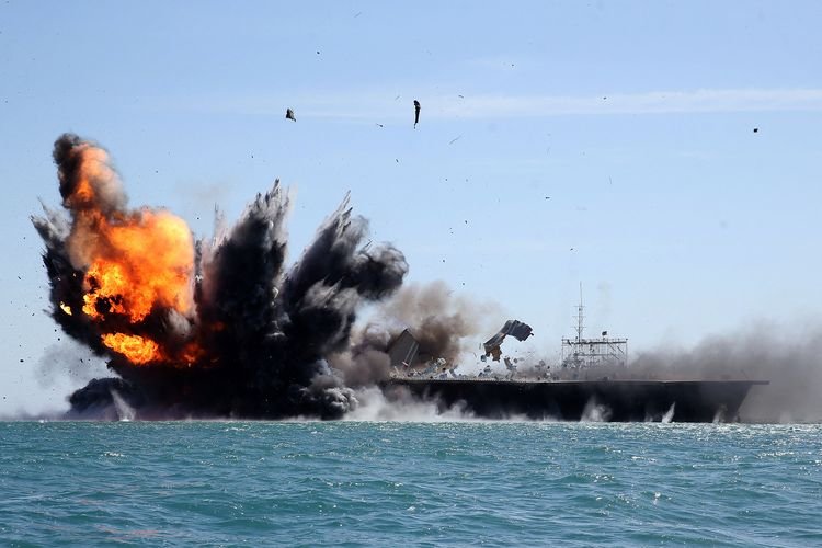 AS Hujani Iran dengan Gelombang Serangan, Teheran Langsung Tutup Selat Hormuz