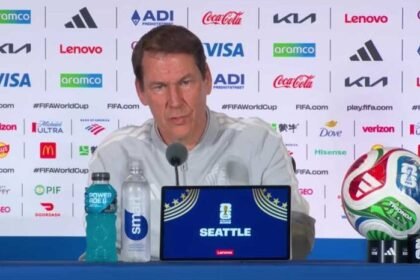Rudi Garcia menilai Folarin Balogun tidak pantas menjadi sasaran kritik terkait polemik pencabutan kartu merah pada Piala Dunia 2026.