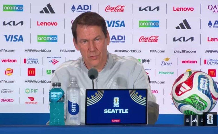Rudi Garcia menilai Folarin Balogun tidak pantas menjadi sasaran kritik terkait polemik pencabutan kartu merah pada Piala Dunia 2026.
