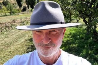 Aktor legendaris Sam Neill meninggal dunia pada usia 78 tahun setelah lebih dari lima dekade membangun karier gemilang di film dan televisi dunia.
