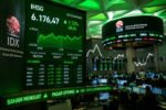 IHSG menutup perdagangan akhir pekan di zona hijau setelah saham perbankan dan Telkom memimpin reli pasar.