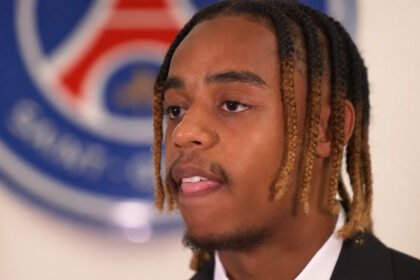Arsenal menghadapi jalan terjal untuk merekrut Vinicius Junior dan mulai mempertimbangkan empat winger elite, yakni Bradley Barcola, Marcus Rashford, Rafael Leao, serta Jack Grealish.