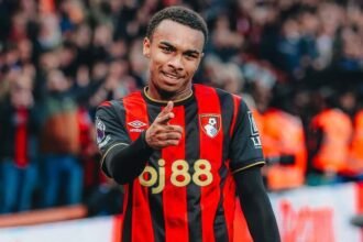 Tottenham Hotspur membidik Junior Kroupi, sementara masa depan Richarlison dan Dominic Solanke semakin tidak menentu.