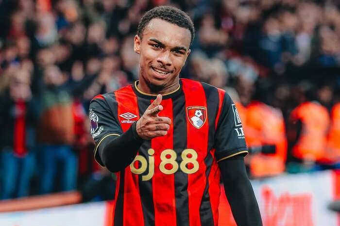 Tottenham Hotspur membidik Junior Kroupi, sementara masa depan Richarlison dan Dominic Solanke semakin tidak menentu.