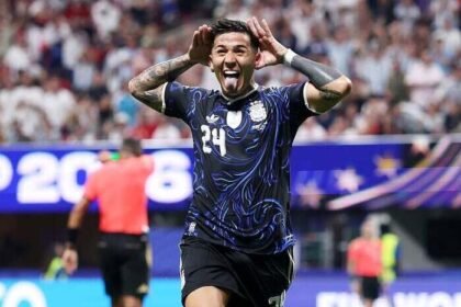 Chelsea dikabarkan sepakat melepas Trevoh Chalobah ke Como, sementara Enzo Fernandez bisa bergabung ke Real Madrid jika mahar Rp2,28 triliun dipenuhi.