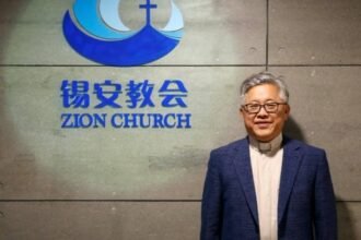 Pendeta Zion Church, Ezra Jin, akhirnya bebas dari tahanan China dan kembali bertemu keluarganya di Amerika Serikat setelah menjadi perhatian diplomatik internasional.