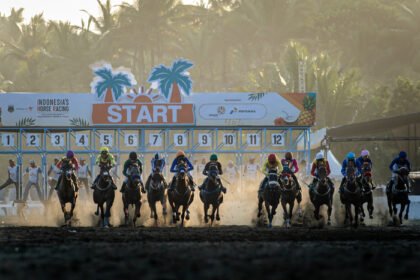 Indonesia Derby 2026 menyedot lebih dari 24.000 penonton di Gelanggang Pacuan Kuda Legok Jawa, Pangandaran, sekaligus mengantarkan Kontingen Sulawesi Utara menjadi juara umum Kejurnas Seri I serta menandai debut world feed berbahasa Inggris SARGA.CO.
