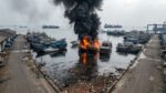 Dua Kapal Terbakar Hebat di Pluit, Puluhan Damkar Dikerahkan ke Lokasi