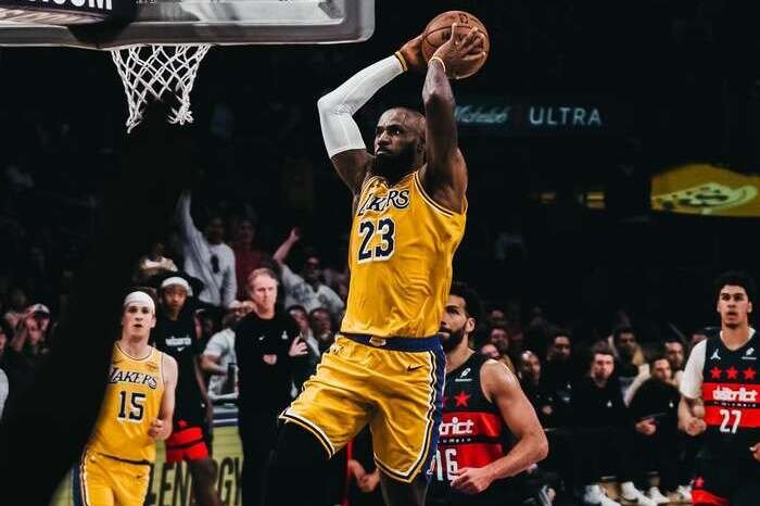 LeBron James kembali dihubungkan dengan Miami Heat, tetapi analis ESPN menilai kepulangan itu justru lebih menguntungkan Pat Riley daripada warisan karier sang bintang.