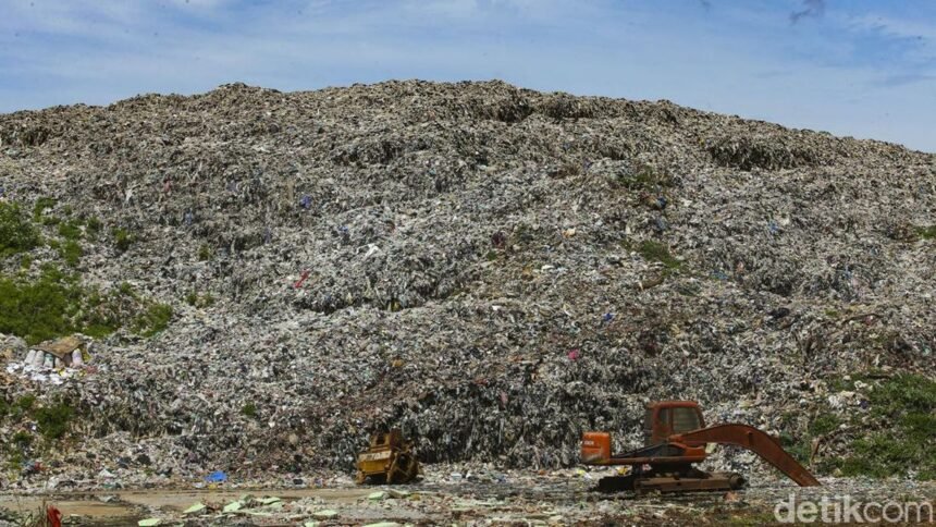 Kebakaran TPA Cipayung Depok Hanguskan Dua Truk, Pemkot Perketat Mitigasi