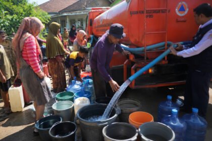Kekeringan Hantam Sejumlah Wilayah Jabar, Warga Andalkan Bantuan Air