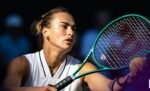Aryna Sabalenka mendapat sorakan penonton Wimbledon setelah aksi emosionalnya usai kalah dari Naomi Osaka di Centre Court.