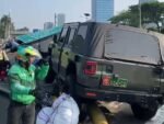 Mobil Dinas TNI Kecelakaan di Exit Tol Slipi, Tiang Rambu Roboh