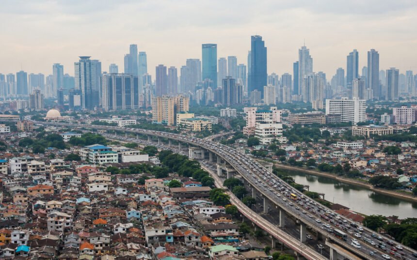 PBB menempatkan kawasan metropolitan Jakarta sebagai wilayah dengan jumlah penduduk terbesar di dunia dengan estimasi mencapai sekitar 42 juta jiwa.
