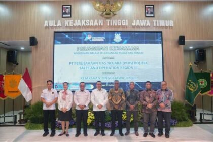 Kejati Jawa Timur dan PGN menandatangani MoU untuk memperkuat kepastian hukum, tata kelola perusahaan, serta mendukung pembangunan infrastruktur gas bumi yang berkelanjutan.