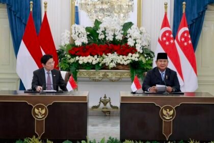 PM Singapura Lawrence Wong mengajak siswa Sekolah Garuda dan SMA Taruna Nusantara mengikuti lebih banyak program pertukaran pelajar demi memperkuat hubungan Indonesia-Singapura.