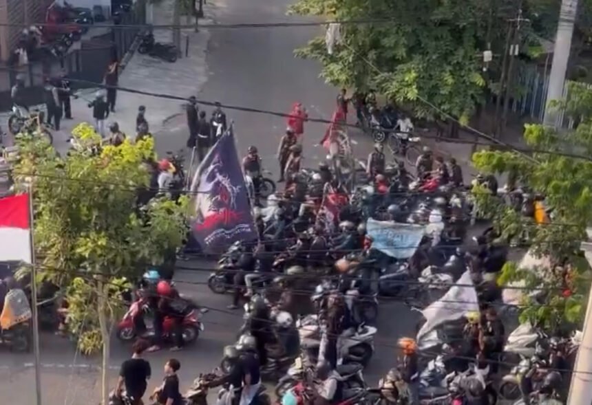 Gara-gara Temannya Dibacok, Ribuan Pesilat Datangi Kantor Debt Collector, 1 Personel TNI Terluka