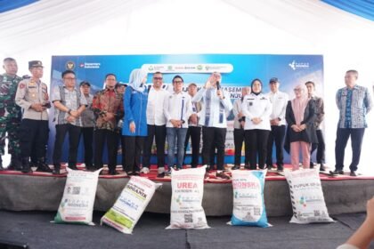 Menko Zulhas ke Petani Mamuju: Sekarang Pupuk Lancar dan Mudah Mendapatkannya