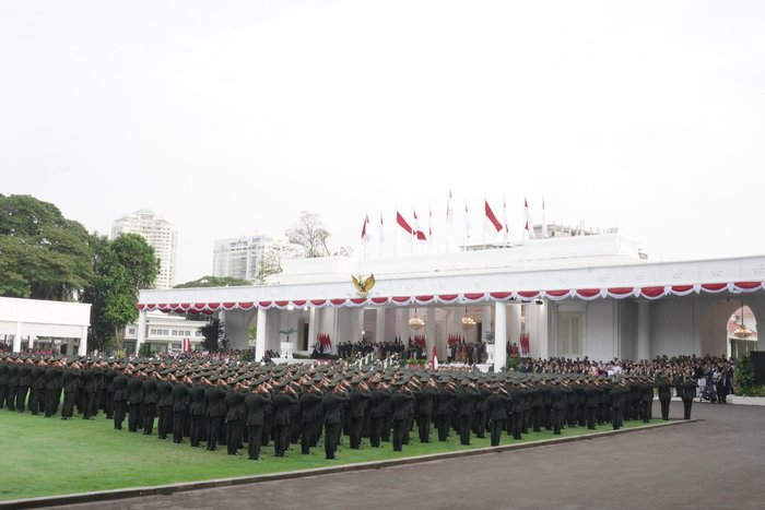 Presiden Prabowo Subianto mengingatkan perwira TNI dan Polri agar selalu mengutamakan kepentingan rakyat, menjaga integritas, dan memimpin dengan keteladanan.