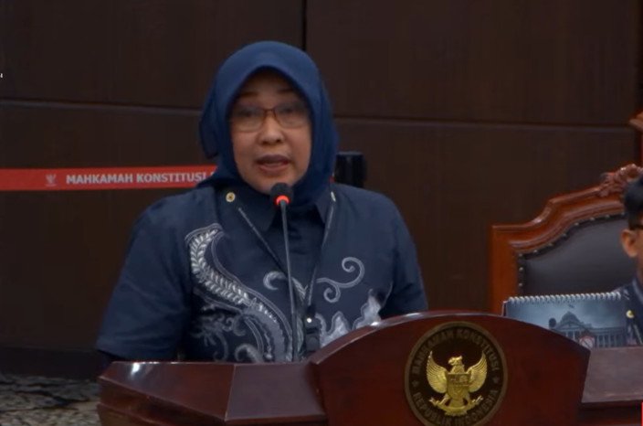 Sidang Mahkamah Konstitusi membahas konstitusionalitas penempatan anggaran Program Makan Bergizi Gratis dalam APBN sektor pendidikan dengan menghadirkan ahli dan saksi pemerintah.