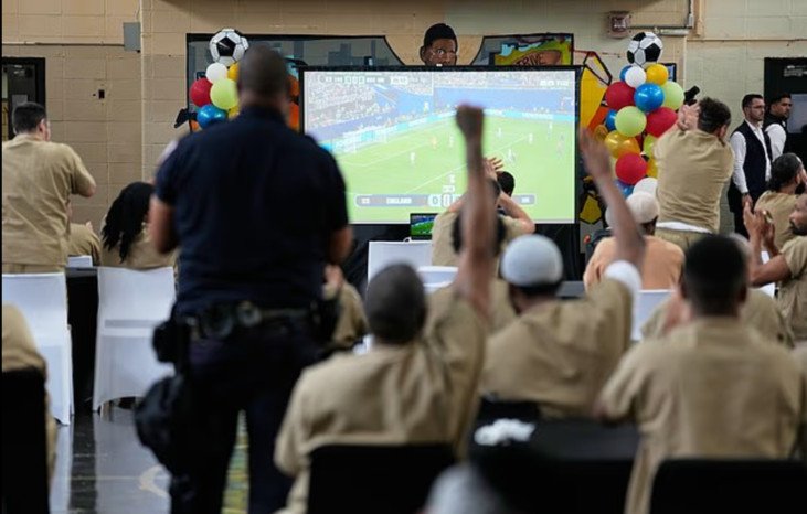 Dihadiri Langsung Zohran Mamdani, Napi Rikers Island Nobar Semifinal Piala Dunia 2026 12 Dihadiri Langsung Zohran Mamdani, Napi Rikers Island Nobar Semifinal Piala Dunia 2026