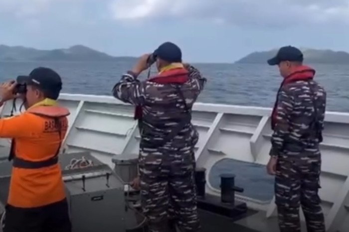 Tim SAR gabungan memperluas pencarian korban KM Nurul Salsa yang tenggelam di Perairan Selayar usai mengalami mati mesin.