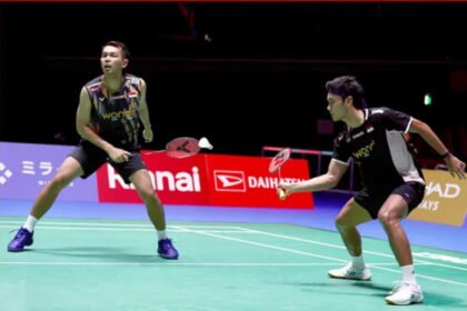 Jadwal semifinal Japan Open 2026 mempertemukan dua wakil Indonesia dengan lawan tuan rumah, Fajar/Fikri dan Putri KW sama-sama mengincar tiket final.