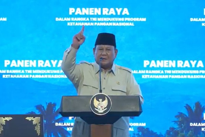 Presiden Prabowo Subianto menyampaikan apresiasi kepada petani saat panen raya serentak di 43 titik dan menegaskan pentingnya kesejahteraan petani.